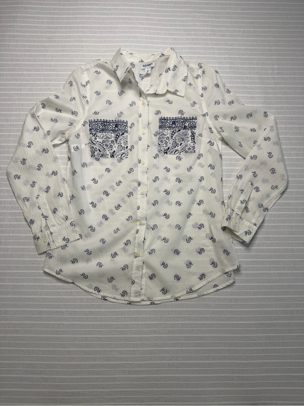 Old Navy Navy & White Printed Button-Down Shirt 🤍💙